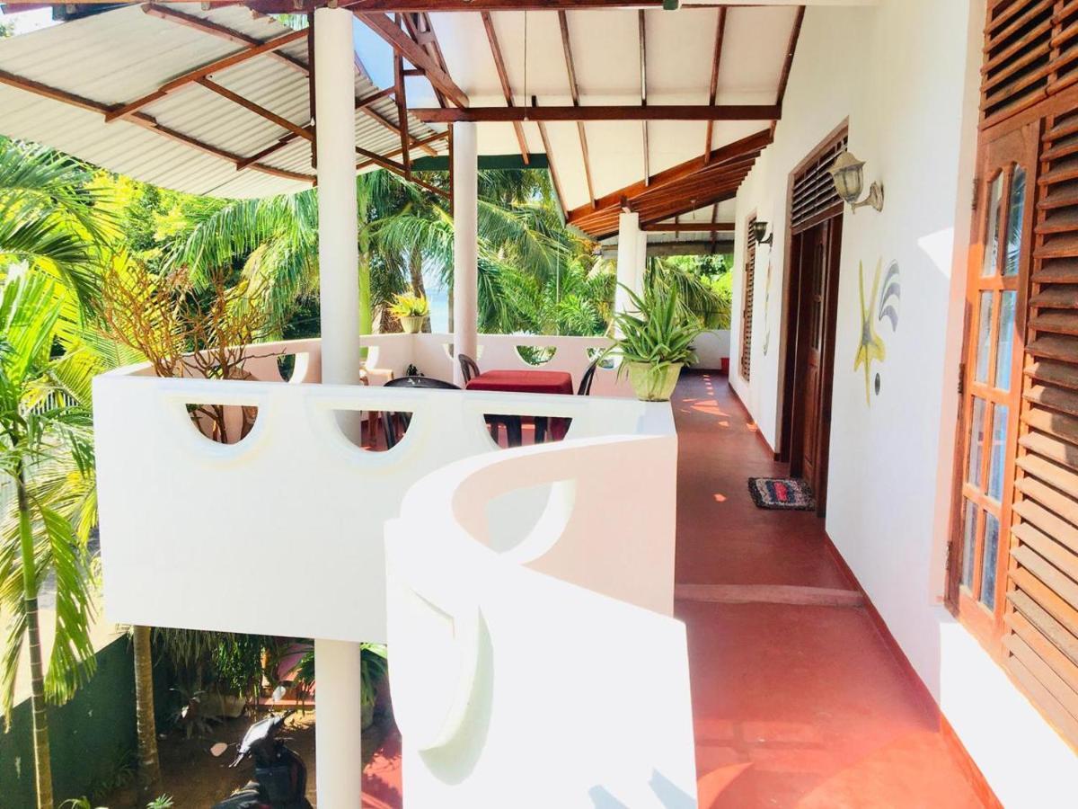 Sunrise Guest House & Restaurant Тангале Екстериор снимка