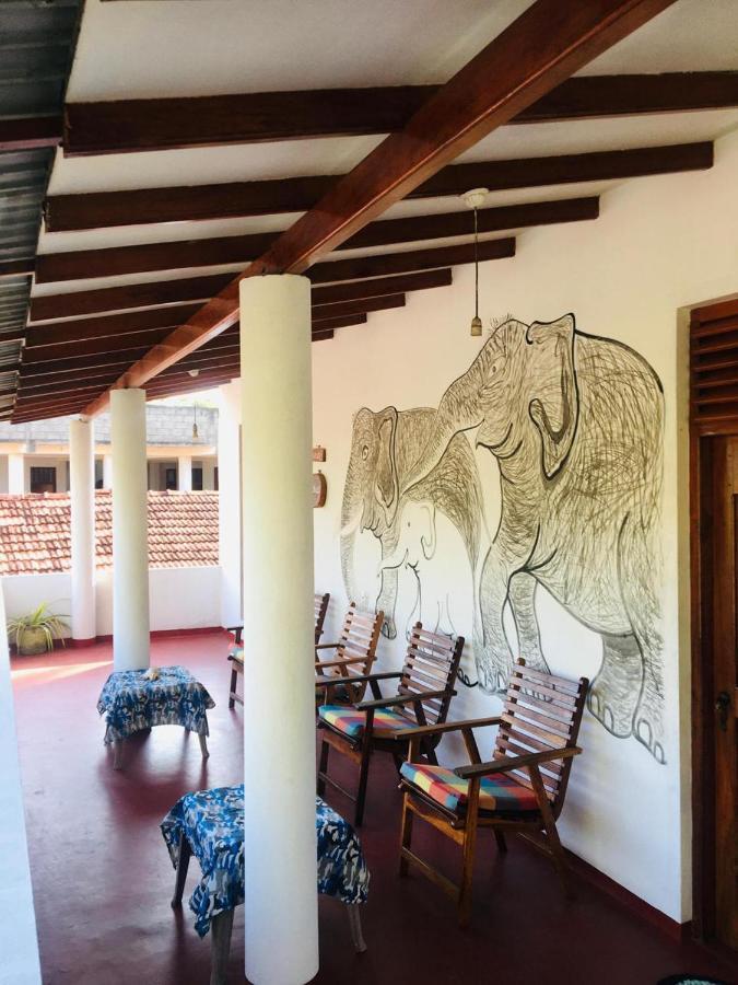 Sunrise Guest House & Restaurant Тангале Екстериор снимка