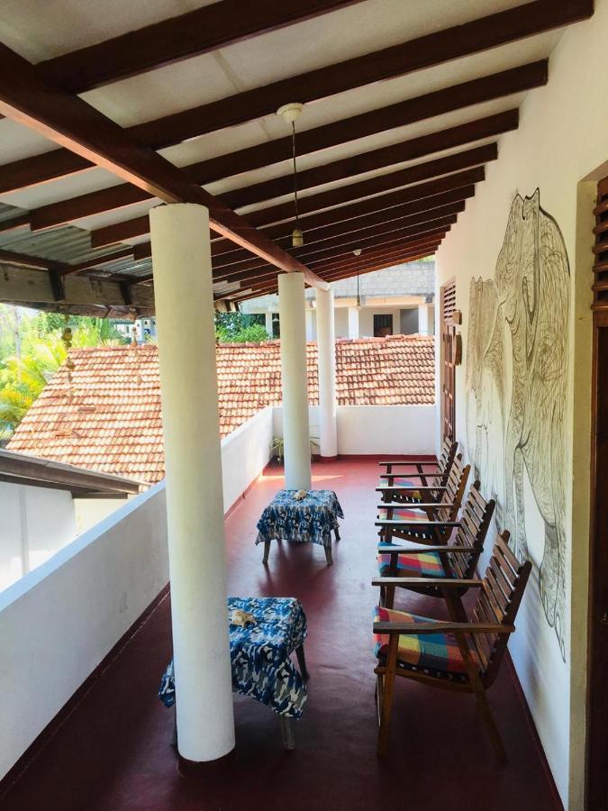 Sunrise Guest House & Restaurant Тангале Екстериор снимка