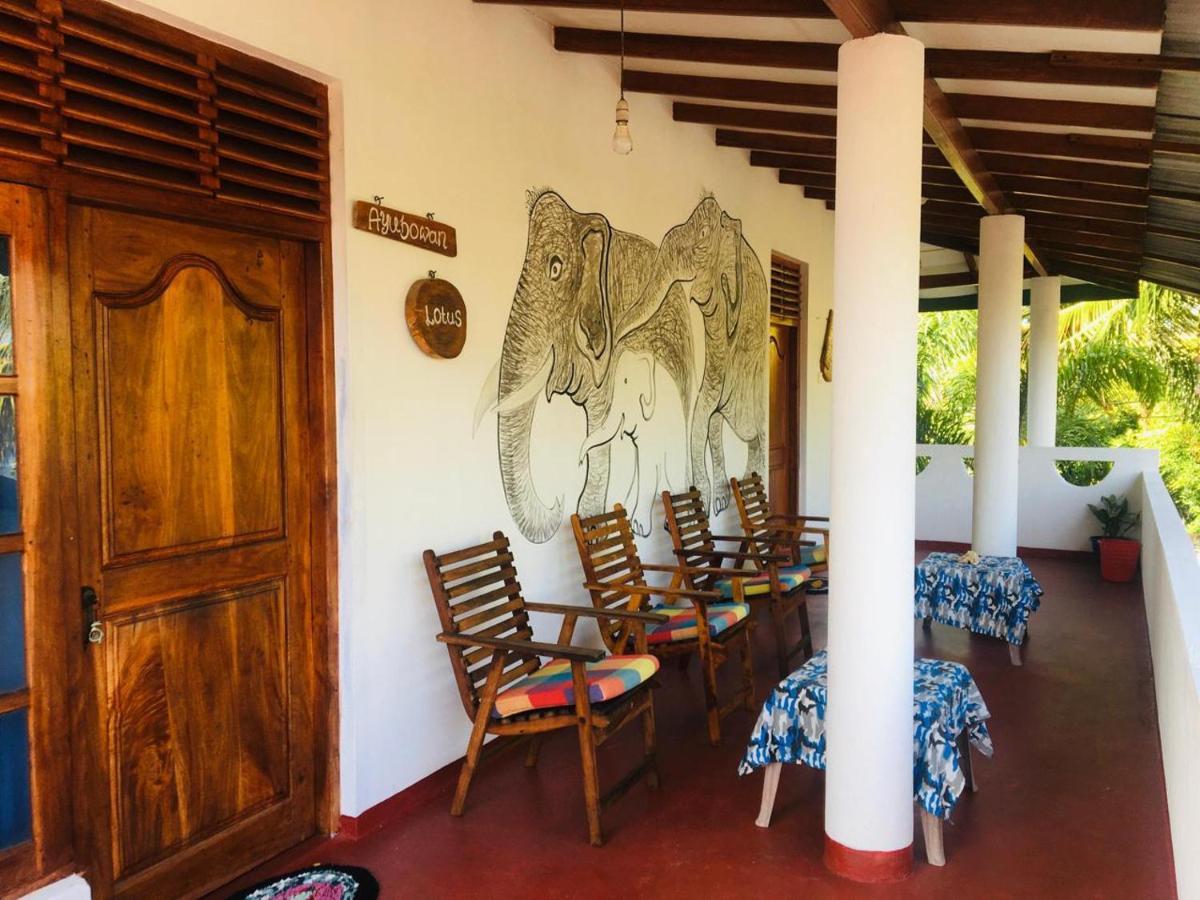 Sunrise Guest House & Restaurant Тангале Екстериор снимка