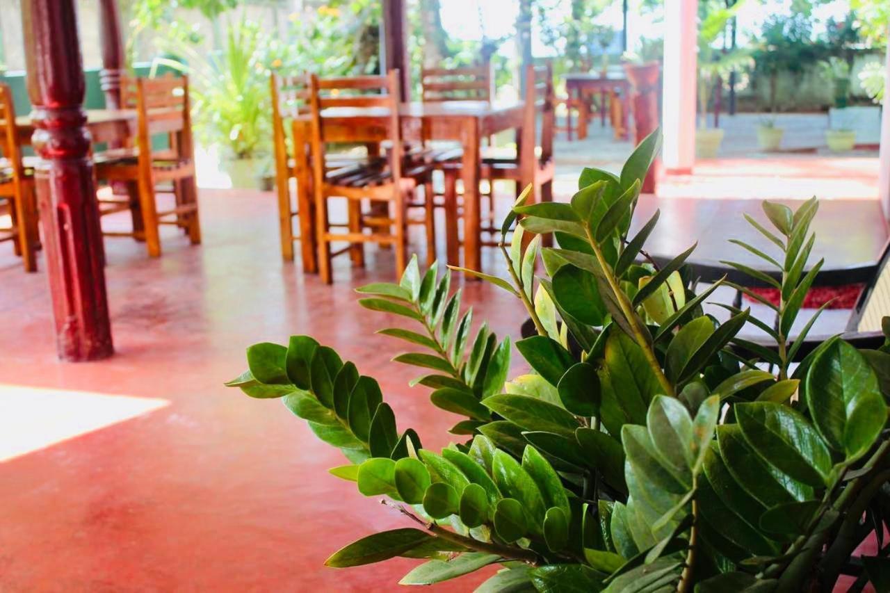 Sunrise Guest House & Restaurant Тангале Екстериор снимка