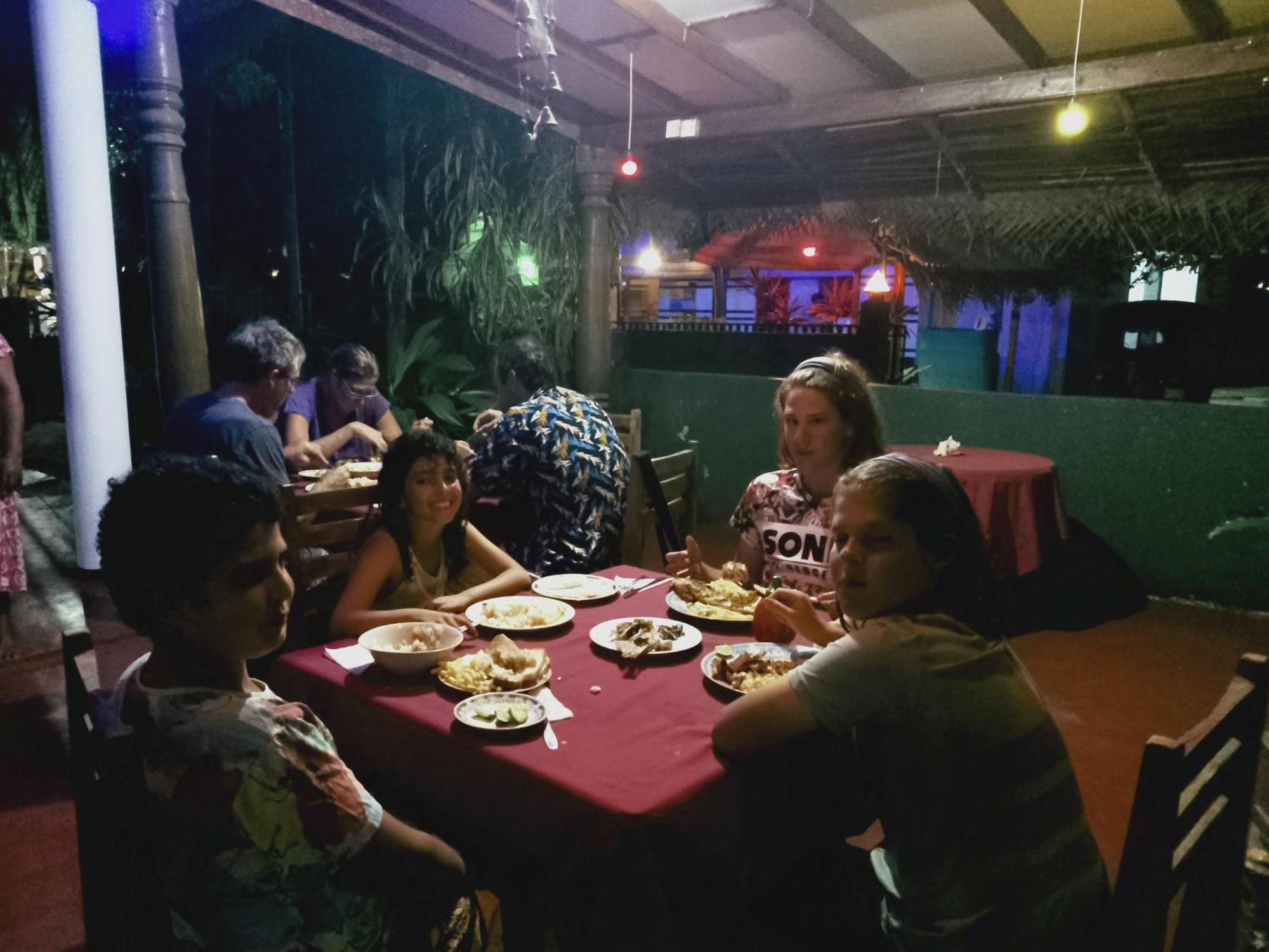 Sunrise Guest House & Restaurant Тангале Екстериор снимка