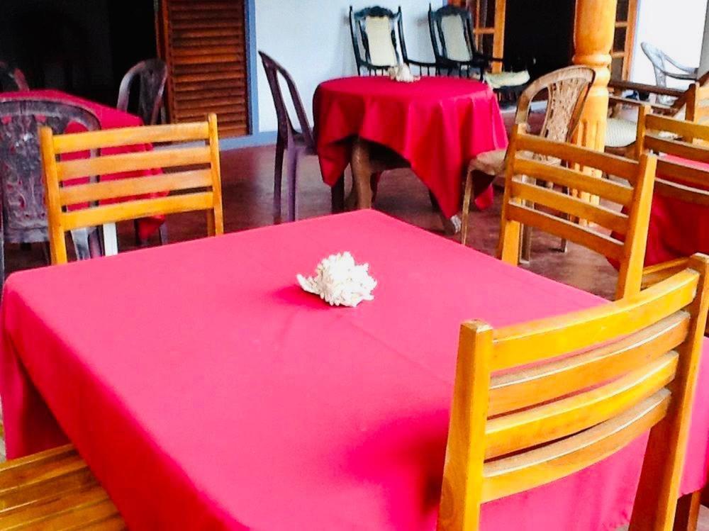 Sunrise Guest House & Restaurant Тангале Екстериор снимка