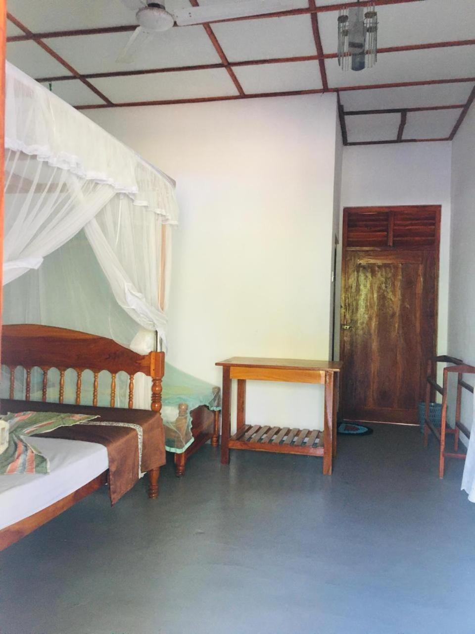 Sunrise Guest House & Restaurant Тангале Екстериор снимка
