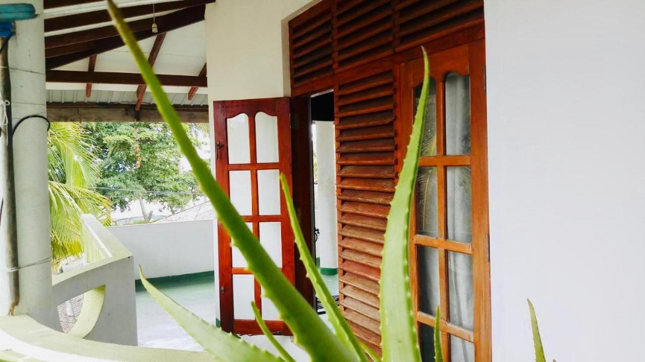 Sunrise Guest House & Restaurant Тангале Екстериор снимка