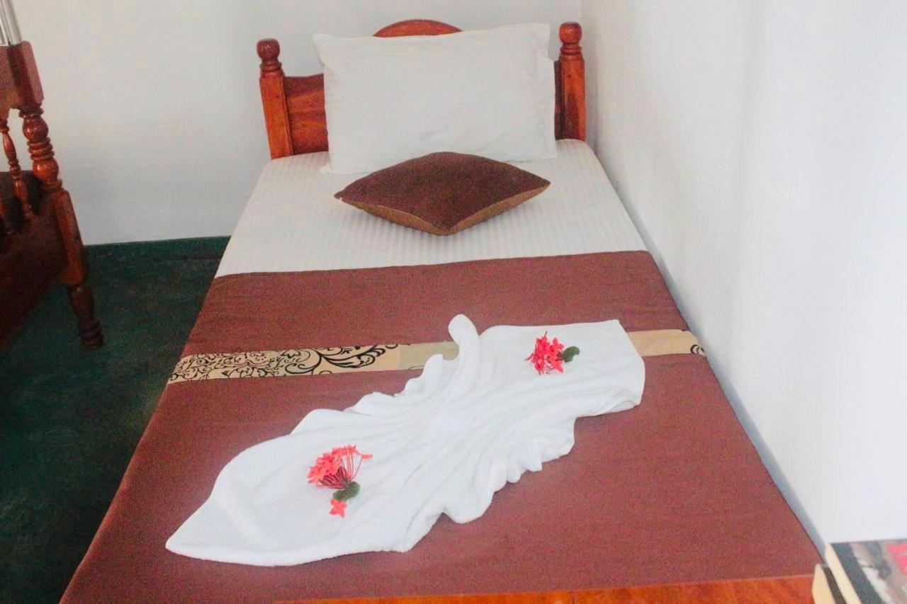 Sunrise Guest House & Restaurant Тангале Екстериор снимка